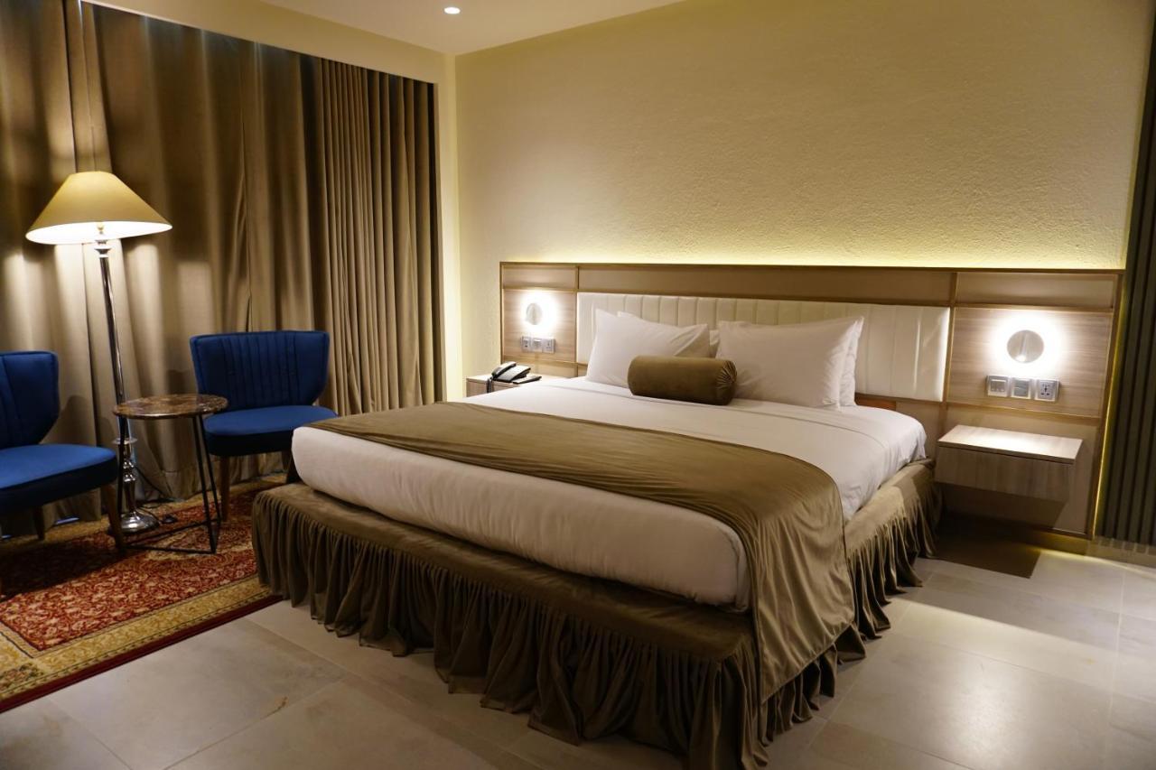 Regent Plaza Hotel & Convention Center Karachi Ngoại thất bức ảnh