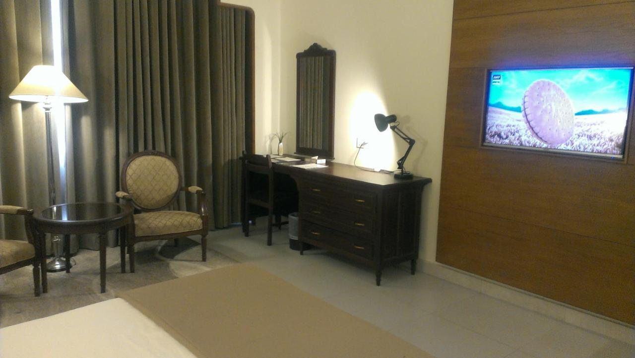 Regent Plaza Hotel & Convention Center Karachi Ngoại thất bức ảnh